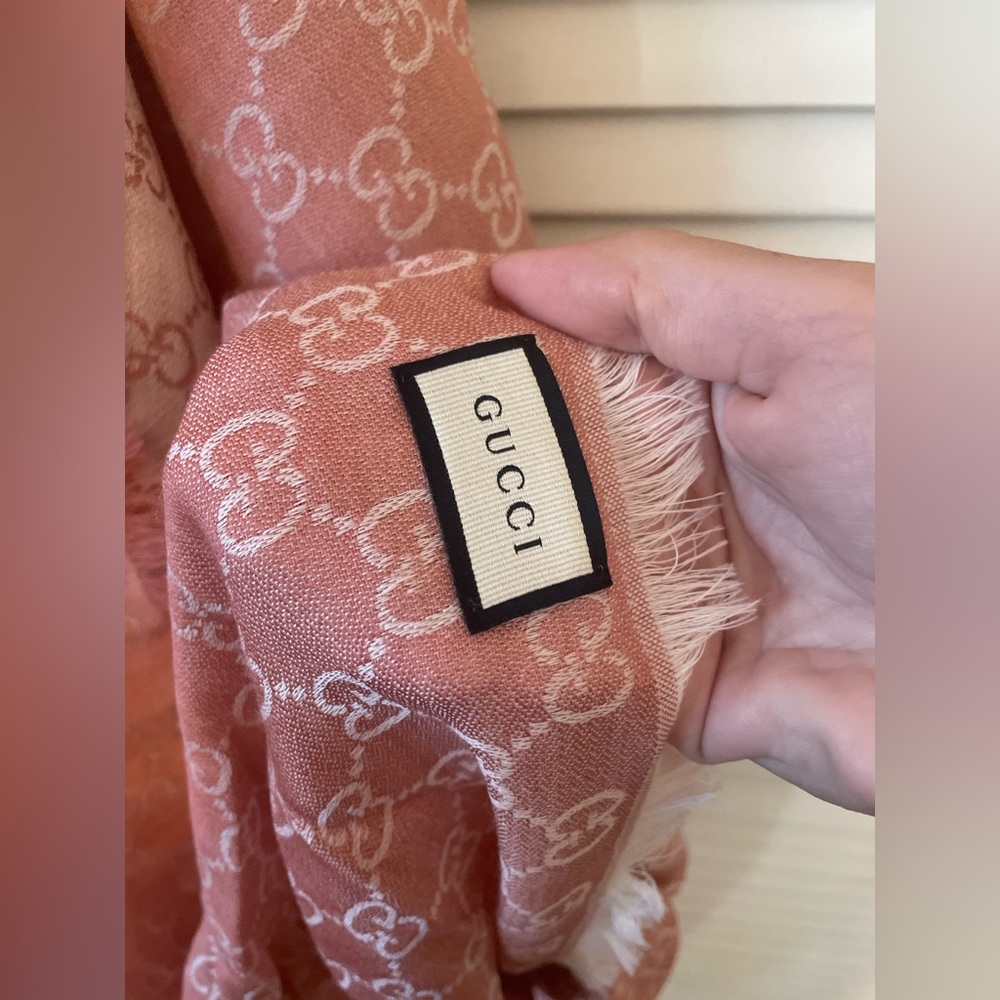 Authentic 2019 Gucci Scarf Pink